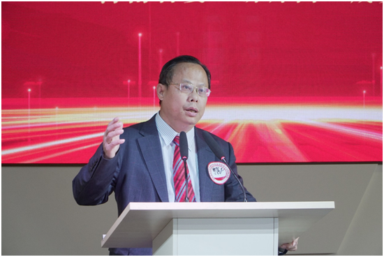 海南政法職業學院副院長、海南省委“講師團”成員、教授、博士生導師朱錦茂。符敦孝攝